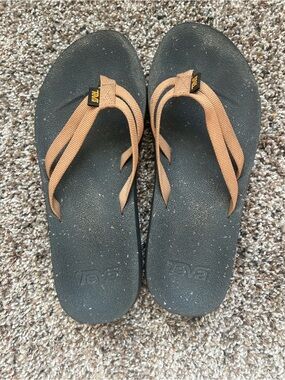 Teva women’s Brown Strap Flip Flops